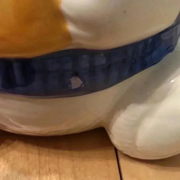 Vintage bear with sweater eating cookie cookie jar. - Picture 8 of 8